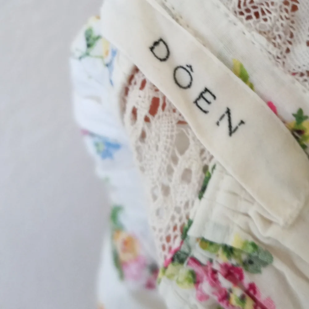 Doen Floral Blouse with Puff Sleeves - Picture 10 of 13
